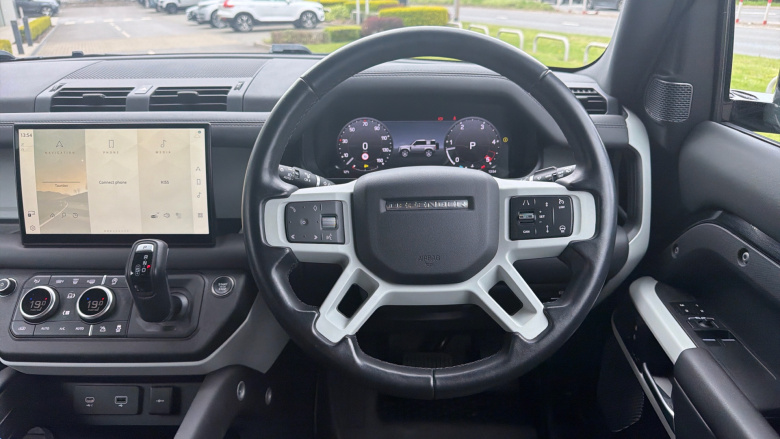 Land Rover Defender 3.0 D250 X-Dynamic HSE 90 3dr Auto Diesel Estate